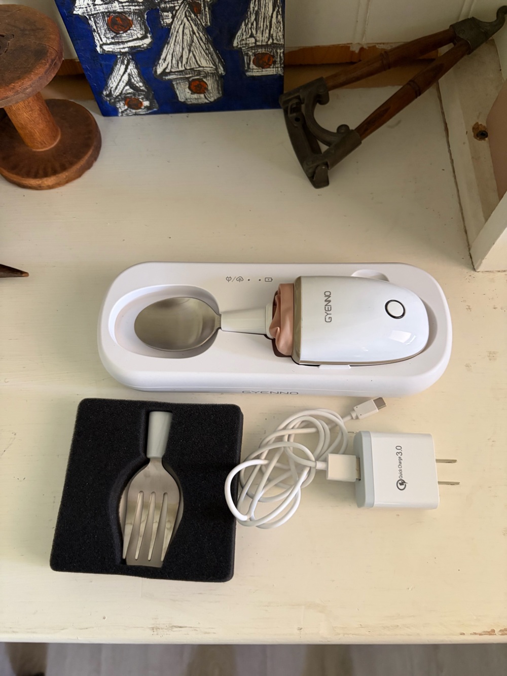 NWOT White Tremor-Canceling Smart Spoon/fork with Charging Dock - White/Rose